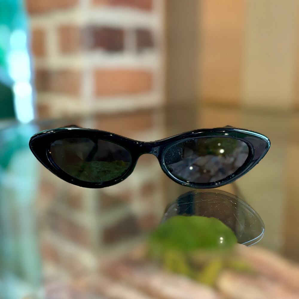 CELINE Black Cat-Eye Sunglasses CL40184U